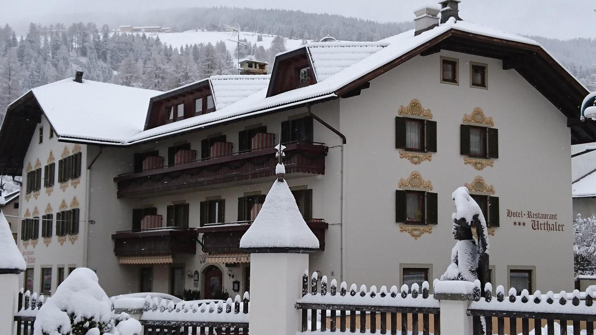 Hotel Urthaler Dobbiaco Bagian luar foto