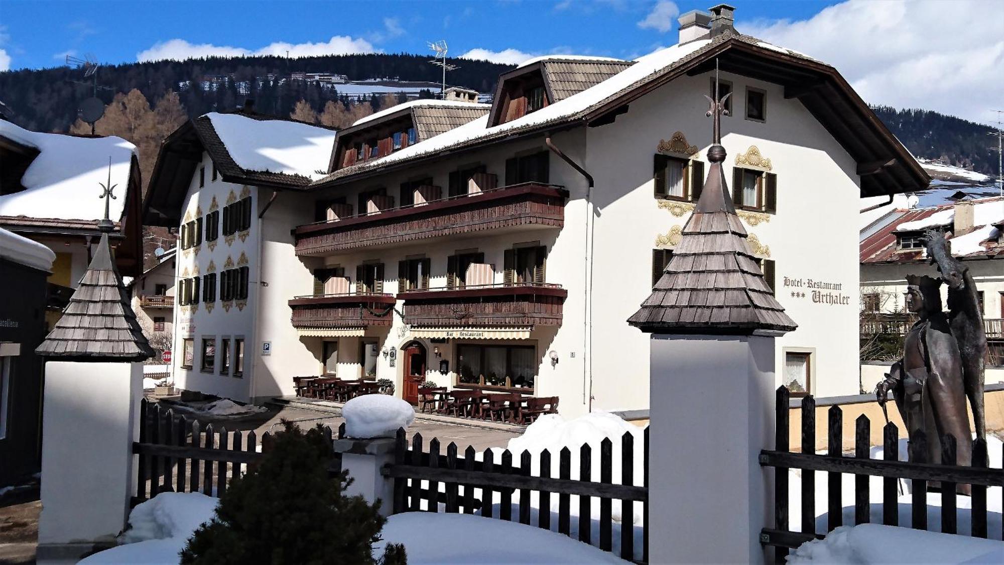 Hotel Urthaler Dobbiaco Bagian luar foto
