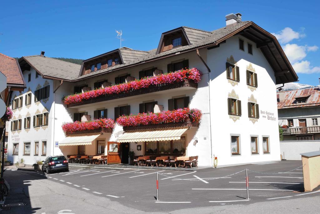 Hotel Urthaler Dobbiaco Bagian luar foto